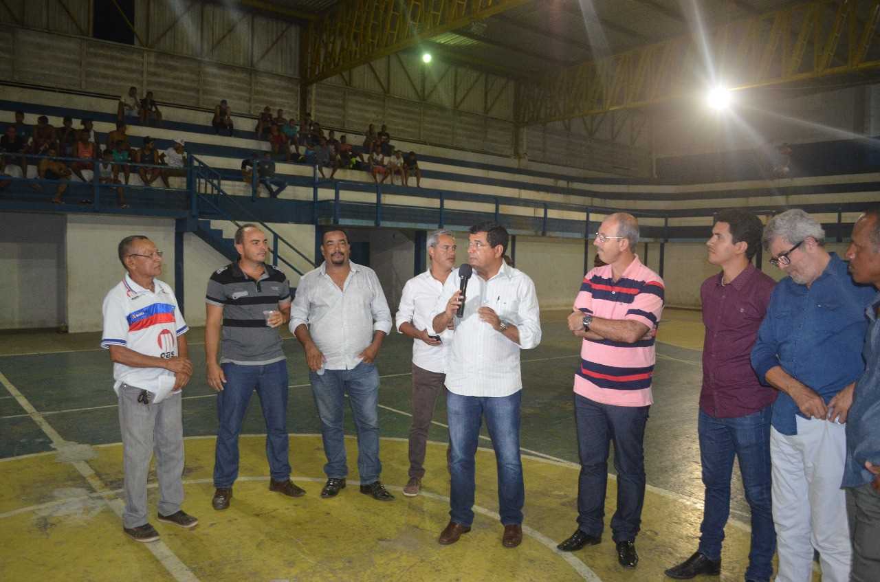 Refletores do Estádio Ribeirão em Camacã, agora realidade.
